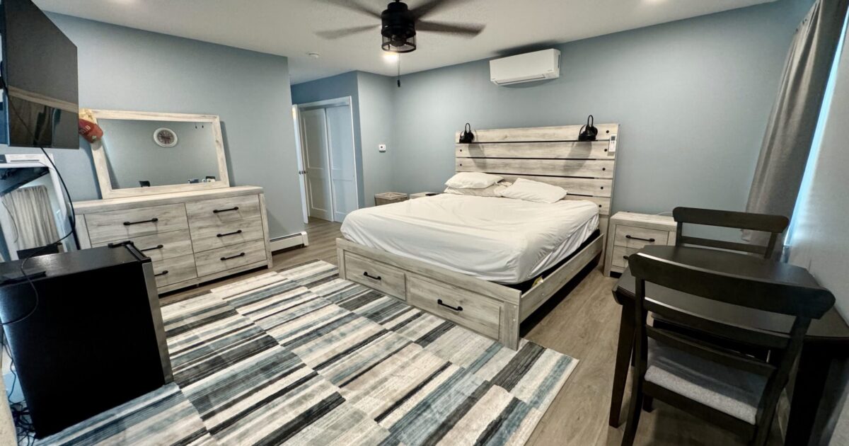 Color Fusion: MHC Painting's Techniques for Blending Vibrant and Neutral Tones