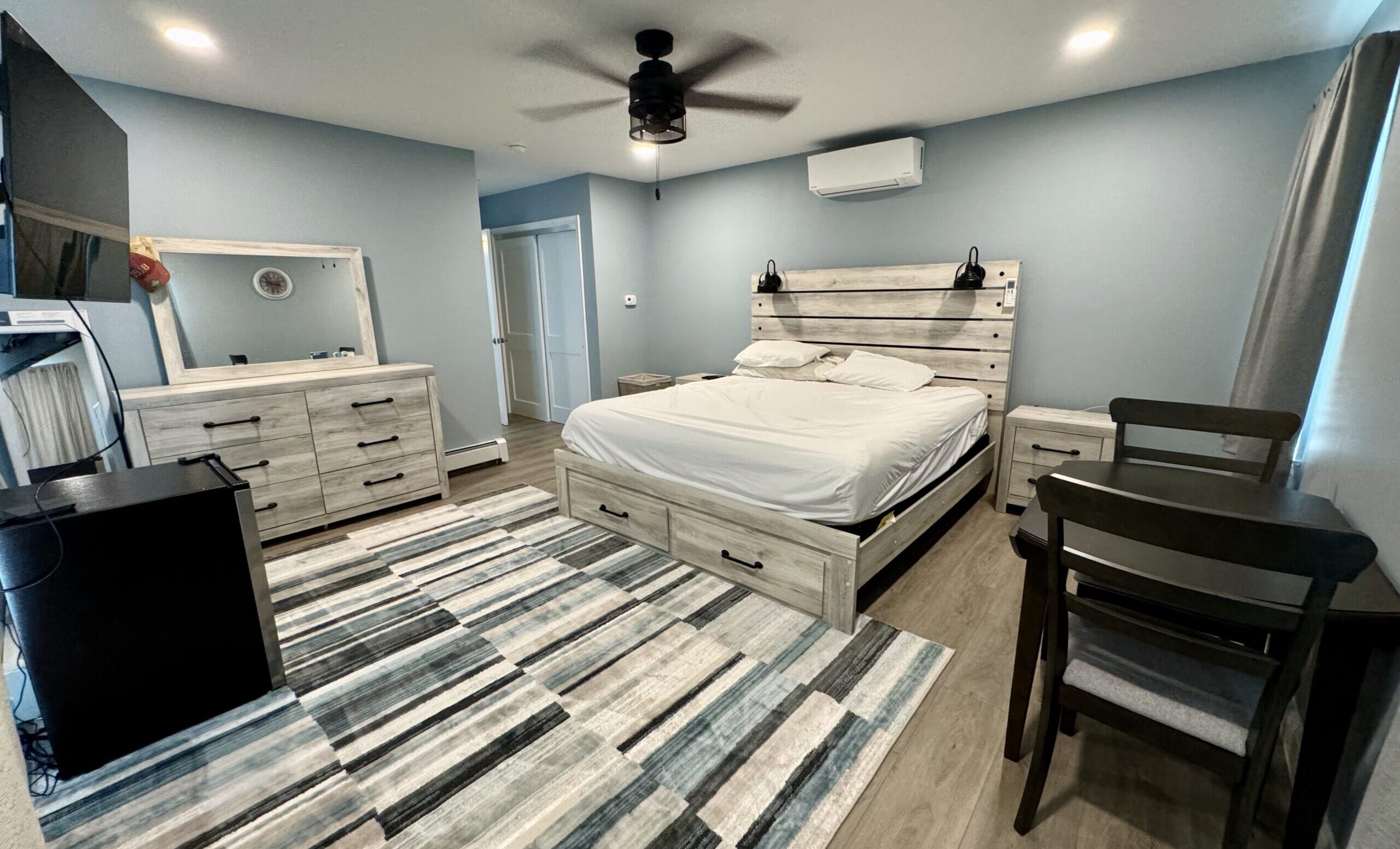 Color Fusion: MHC Painting's Techniques for Blending Vibrant and Neutral Tones