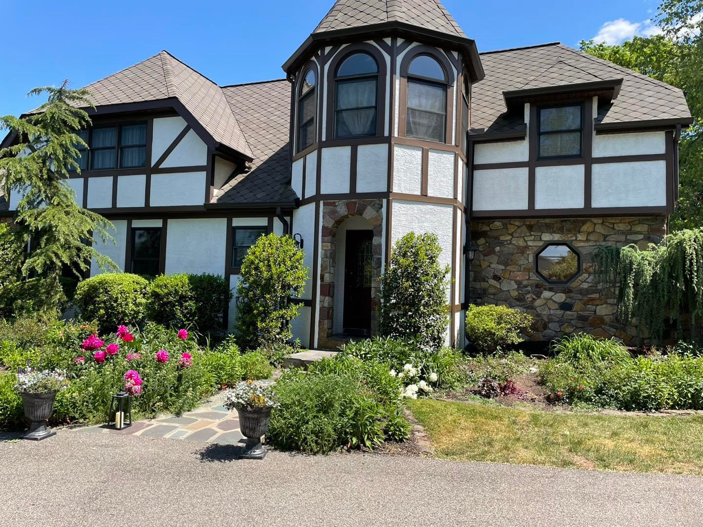 Historic Charm Meets Modern Techniques: MHC Painting's Approach to Restoration