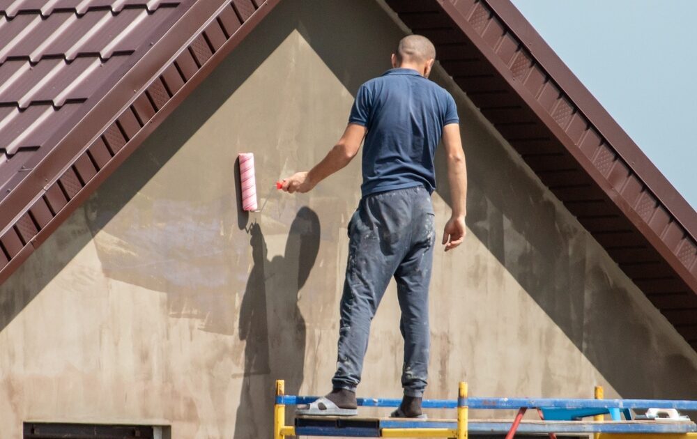 When is Best Time to Paint Exterior of a House: How Weather and Temperature Affect Exterior Painting