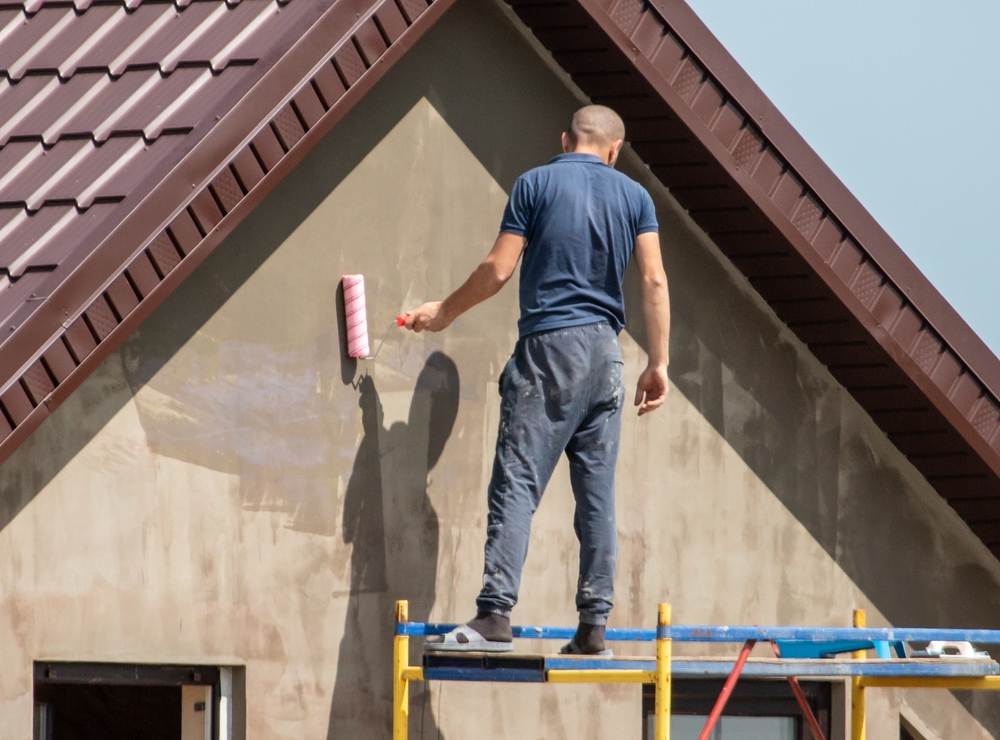 When is Best Time to Paint Exterior of a House: How Weather and Temperature Affect Exterior Painting